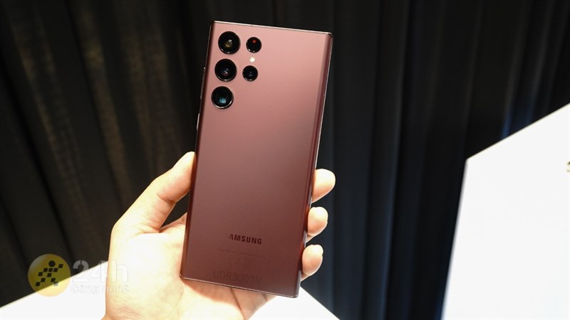 electronics,mobile phone,phone,person,iphone