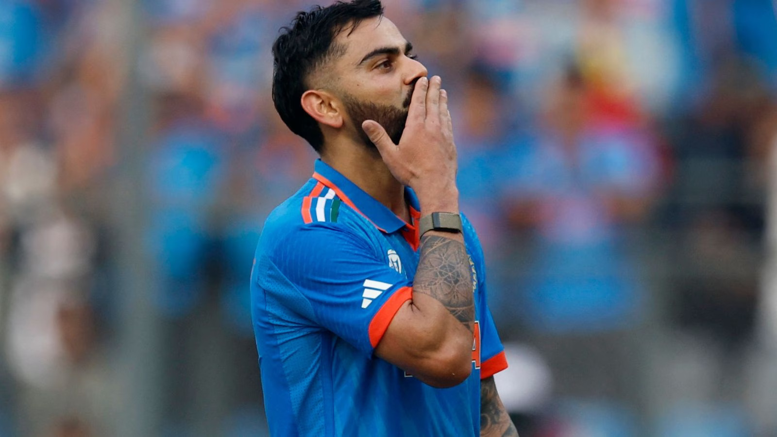 ICC Cricket World Cup 2023: Virat Kohli Spotted Wearing A Screenless Band  In Semi-Finals; Price To Specs, All About Fitness Gadget