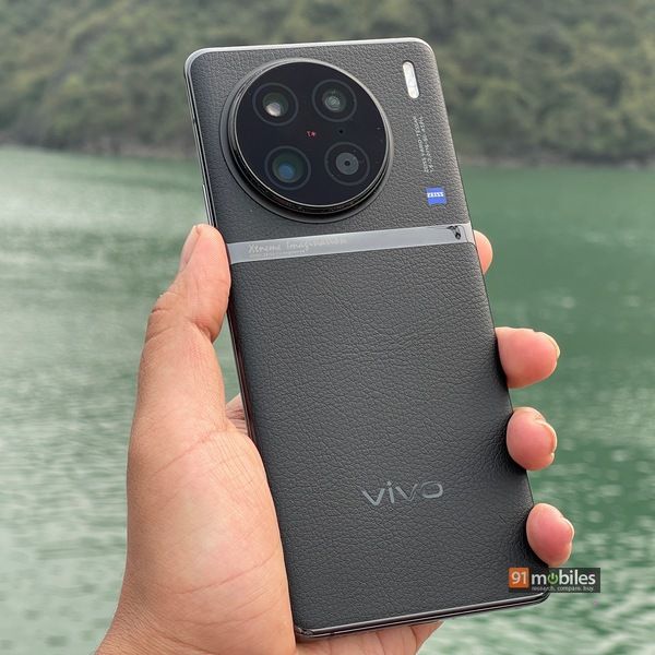 vivo-X90-5G-Review-Design-Display-Cameras-Build-Quality-16.webp