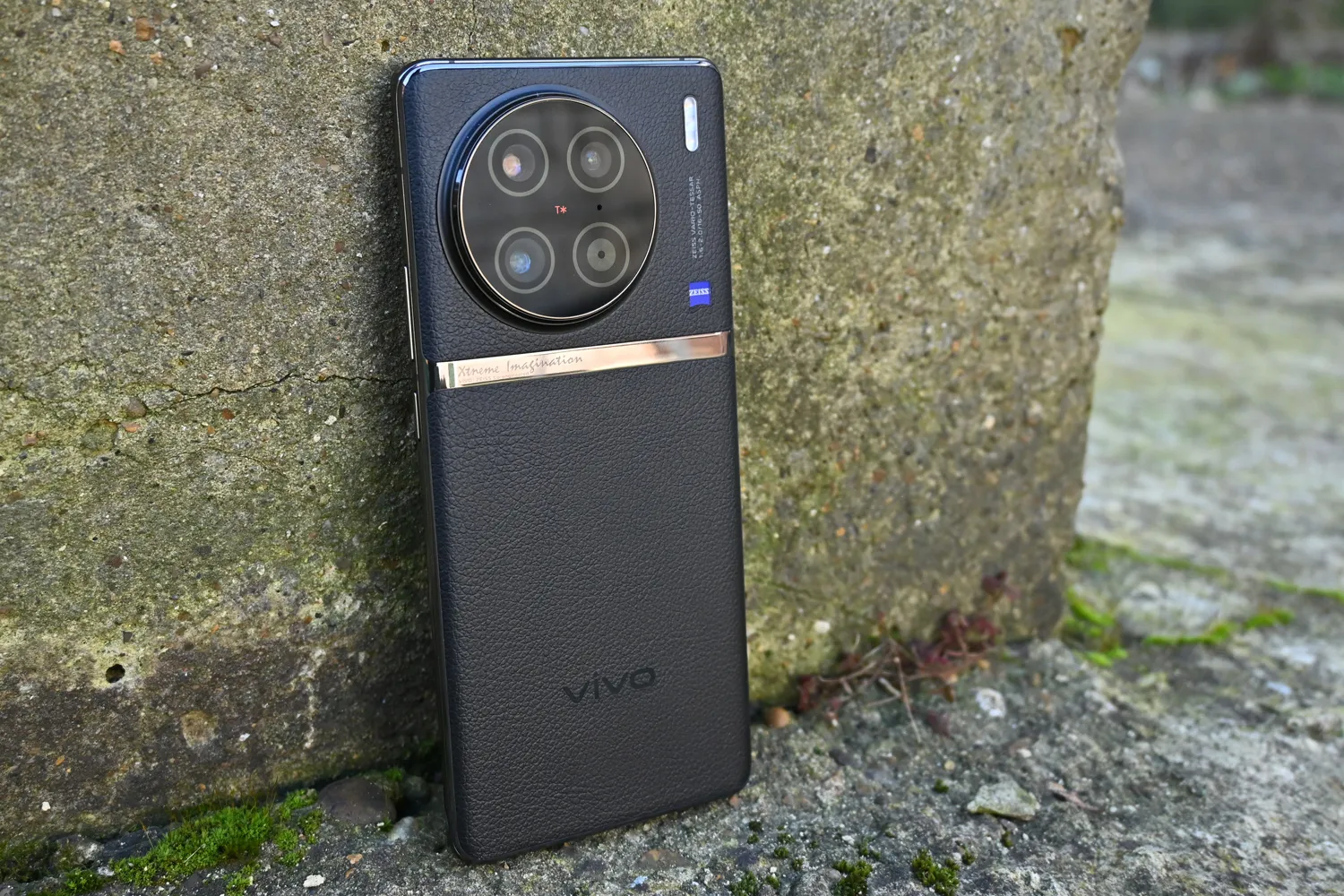 vivo-X90-5G-Review-Design-Display-Cameras-Build-Quality-16.webp