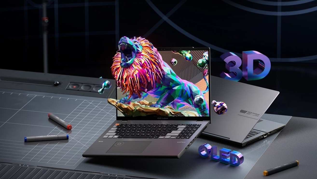 laptop,pc,computer,electronics,person,woman,adult,female,monitor,screen