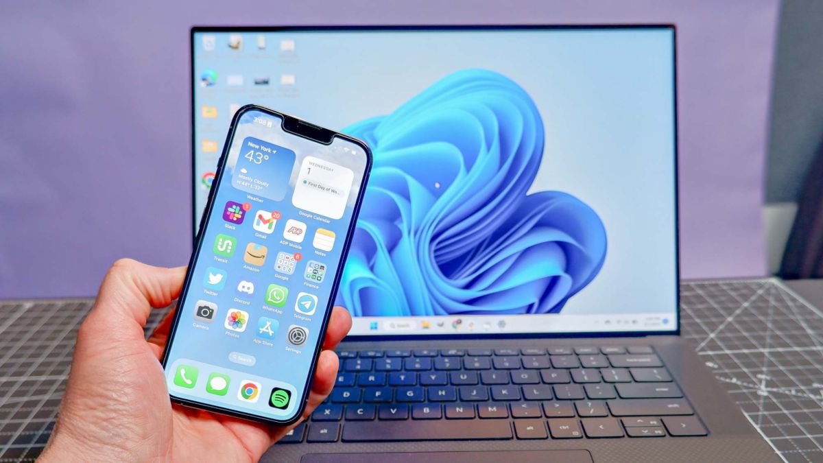 electronics,mobile phone,phone,computer,laptop,pc,computer keyboard,screen,iphone,monitor