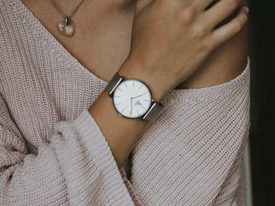 Girl hand watch online titan