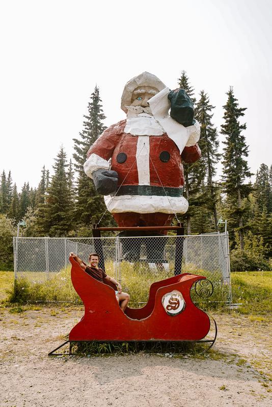 santas,sledge,person,in,it,alaska