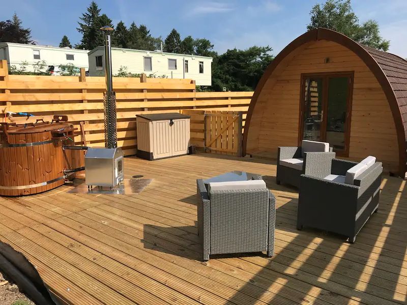 hot,tub,chairs,deck,fence