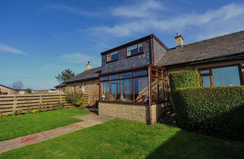 cottage,outdoors,nature,grass,windows,front
