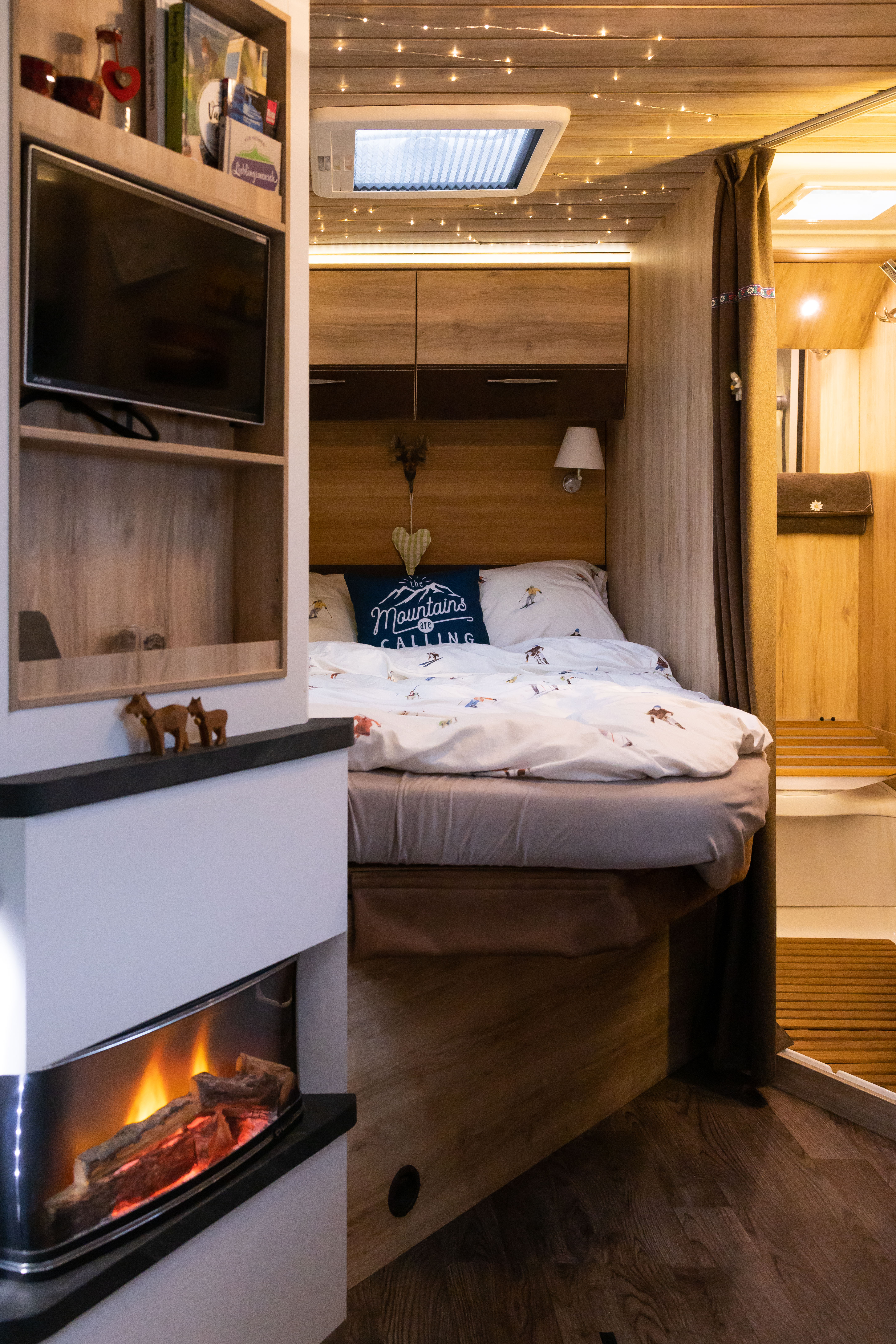 interior design,indoors,wood,fireplace,hardwood,furniture,monitor,lamp,bedroom,bed