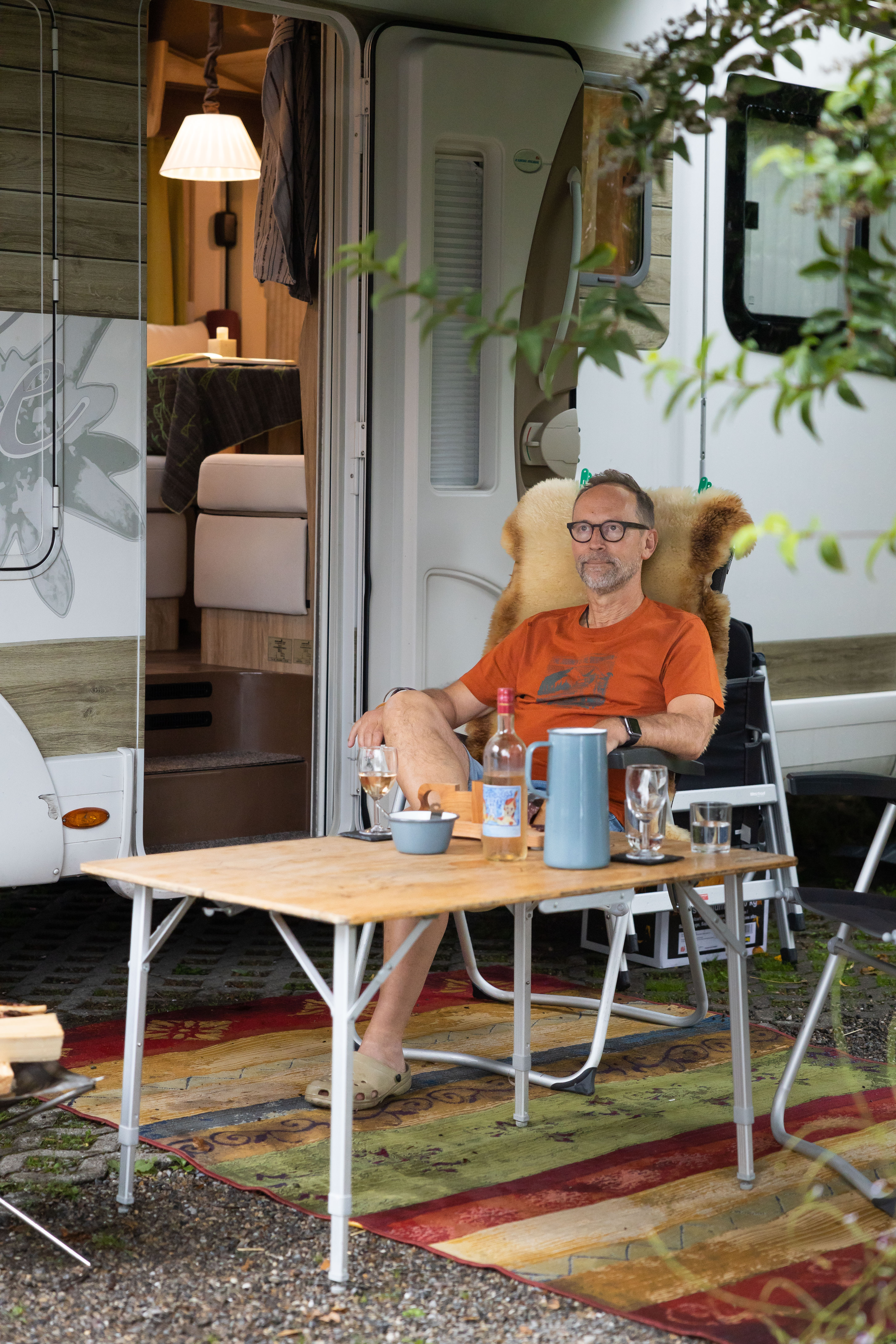 dining table,table,plywood,wood,dining room,glasses,portrait,person,home decor,man