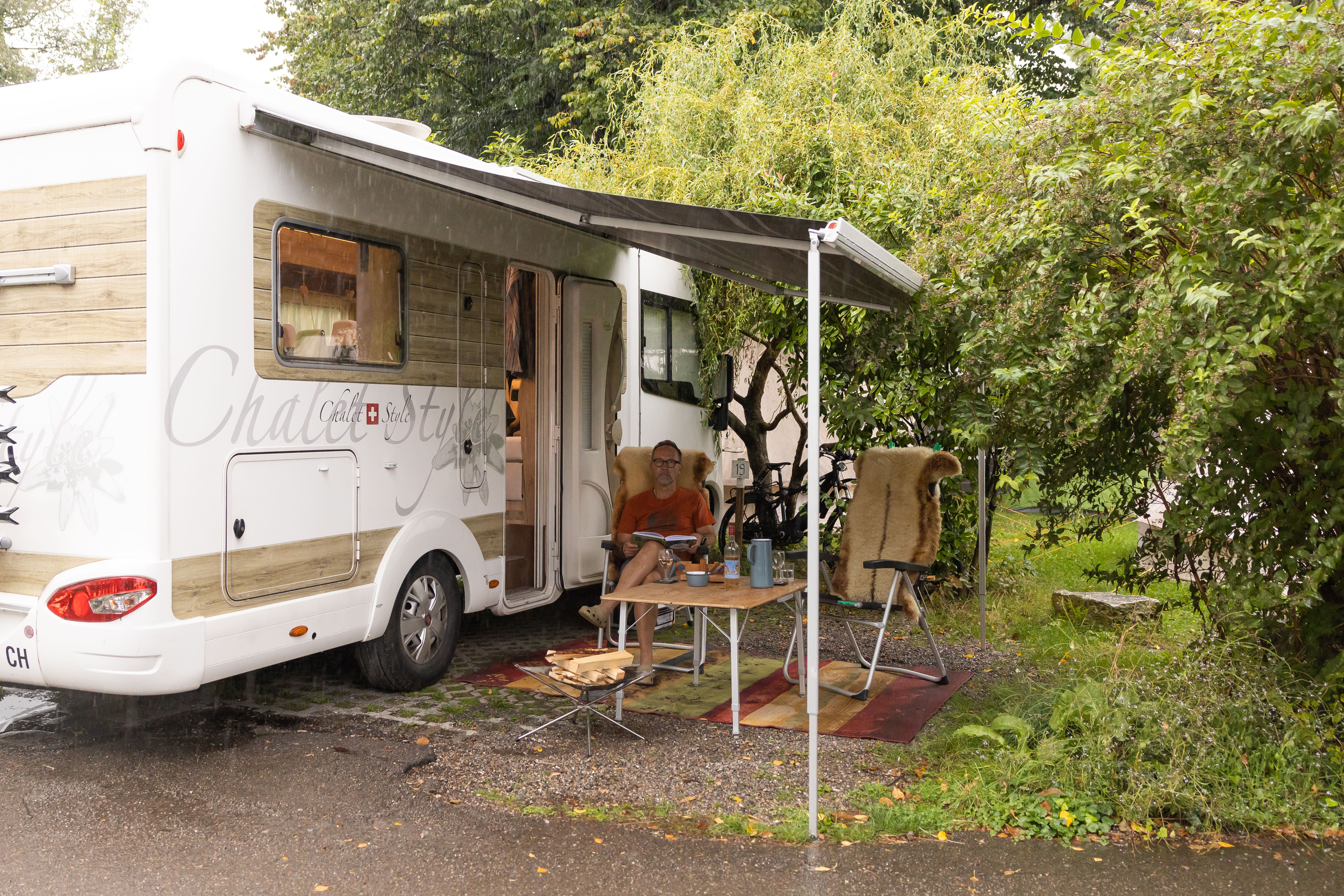 caravan,van,person,man,adult,male,glasses,desk,chair,cup