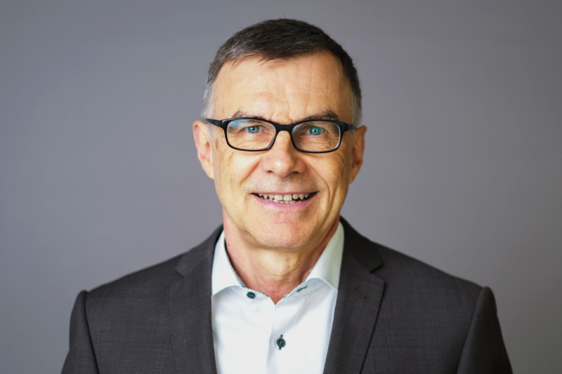 face,head,person,smile,photography,portrait,suit,adult,male,man