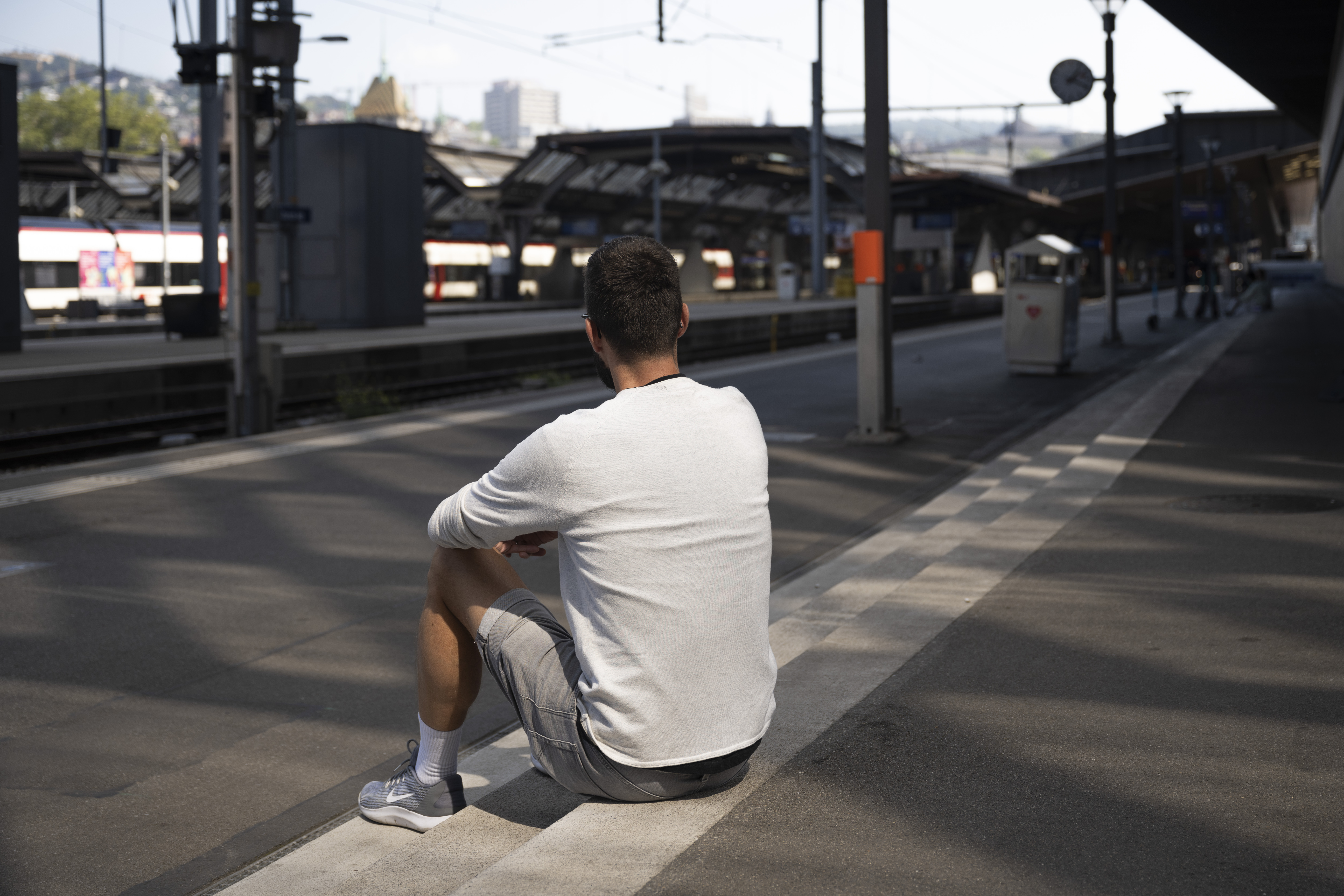 war,person,armored,military,tank,vehicle,weapon,machine,wheel,bird