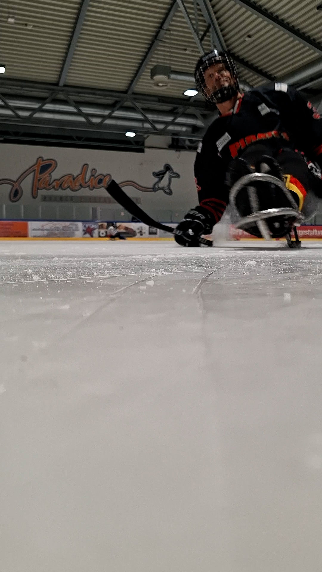sledge-eishockey.00_01_46_07.Standbild001.jpg