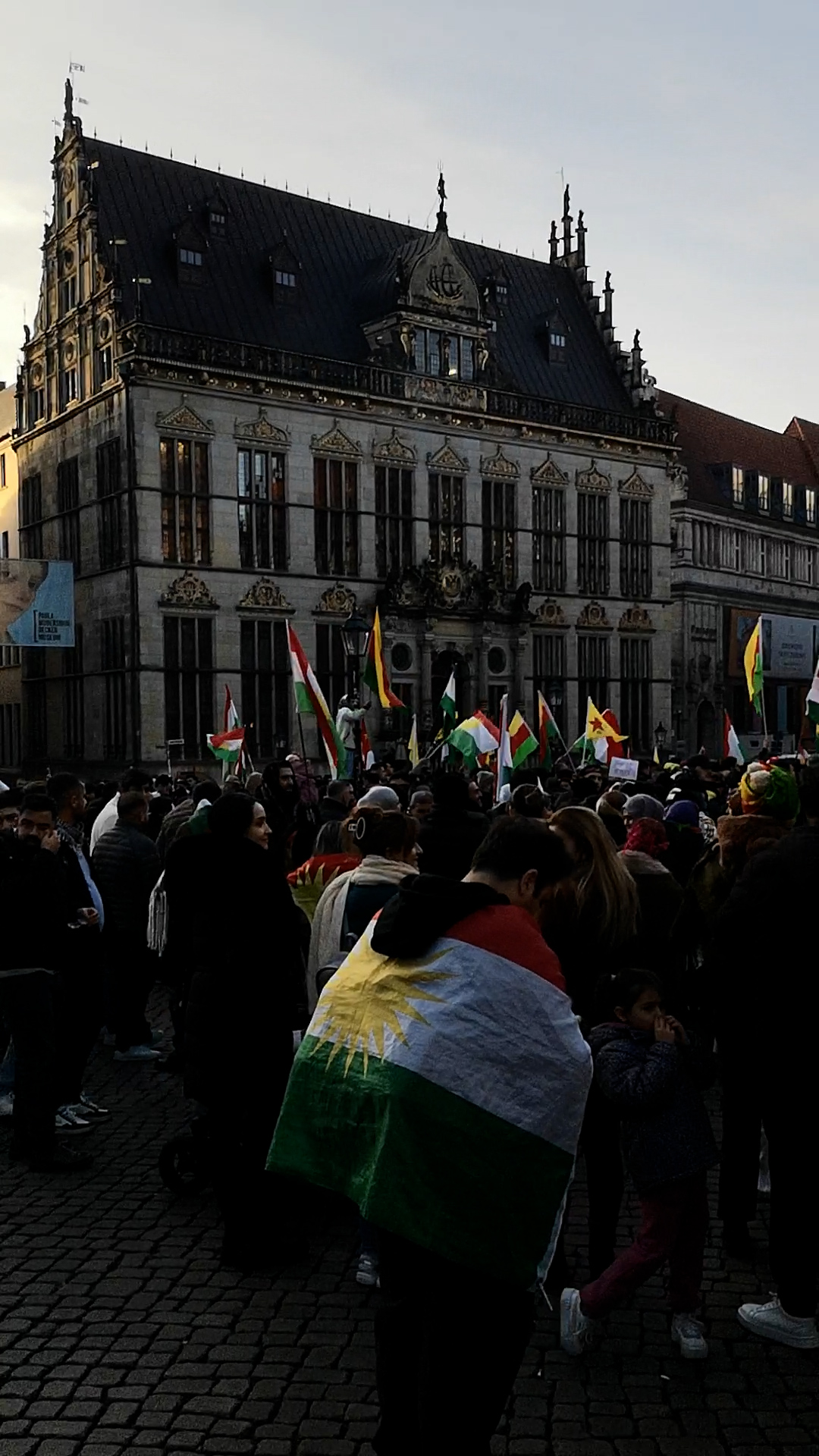 adult,female,person,woman,male,man,building,shoe,handbag,face