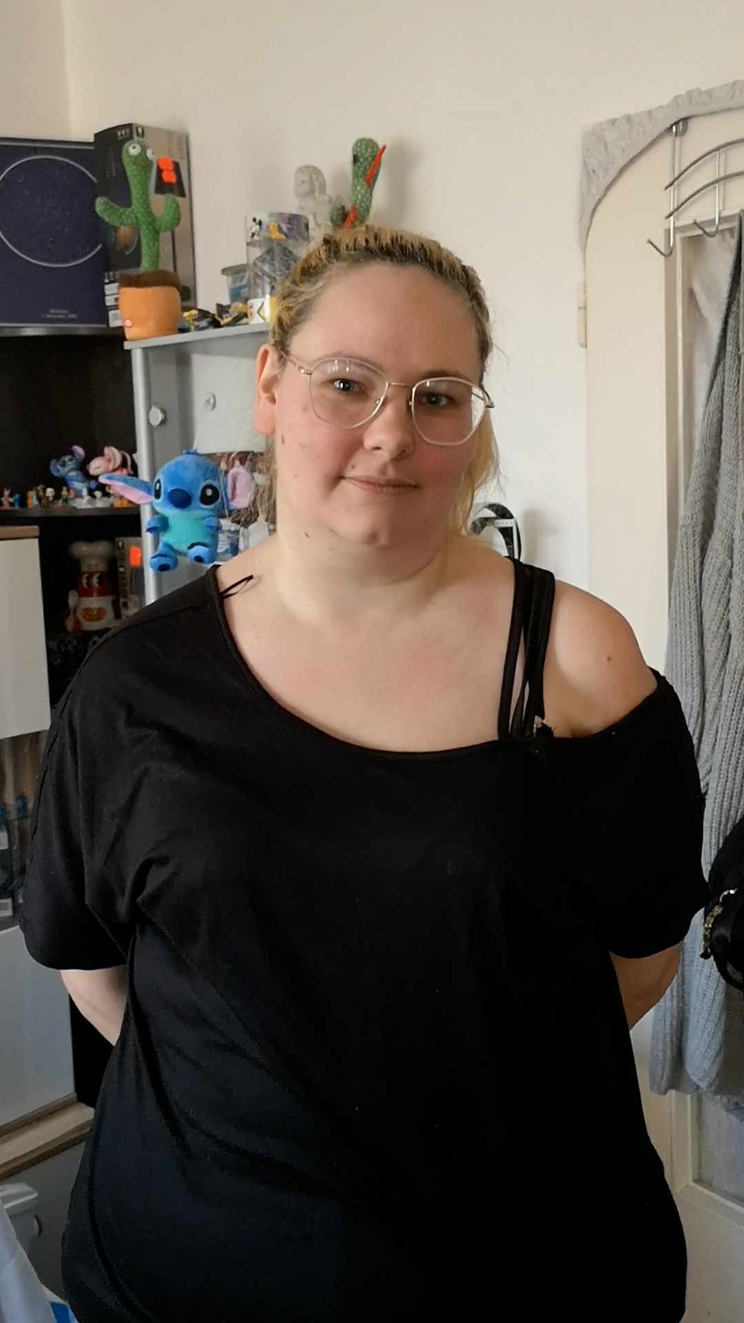 face,person,photography,portrait,t-shirt,glasses,adult,female,woman,blouse